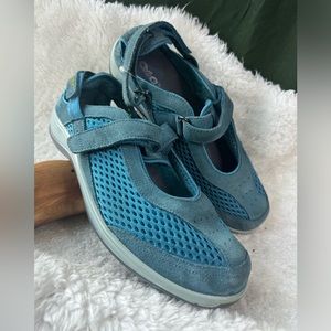 Orthofeet Women's Orthopedic Knit Sanibel Mary Jane Shoes size 10D blue sandals
